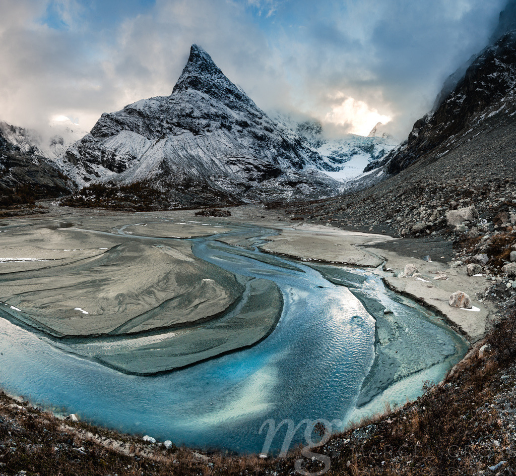 wild meandering glacial stream | Die ideale Geschenkidee für Naturliebhaber. Naturbilder von Marcel Gross Photography für ihr Zuhause in den verschiedensten Formaten und Materialien. - Realisiert mit Pictrs.com