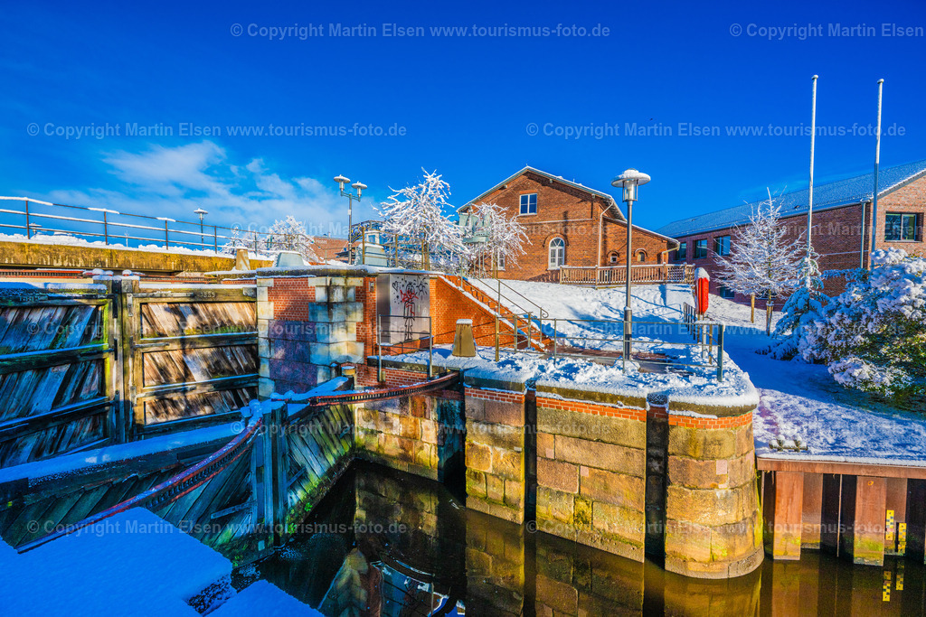 Stade Holzhafen Schleuse Altstadt Winter Schnee_ELS_2286030126 | Fotos aus den Touristenorten aus Norddeutschland. - Realisiert mit Pictrs.com