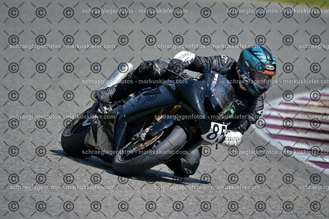26BT02-1564 | markuskiefer.com - Realisiert mit Pictrs.com