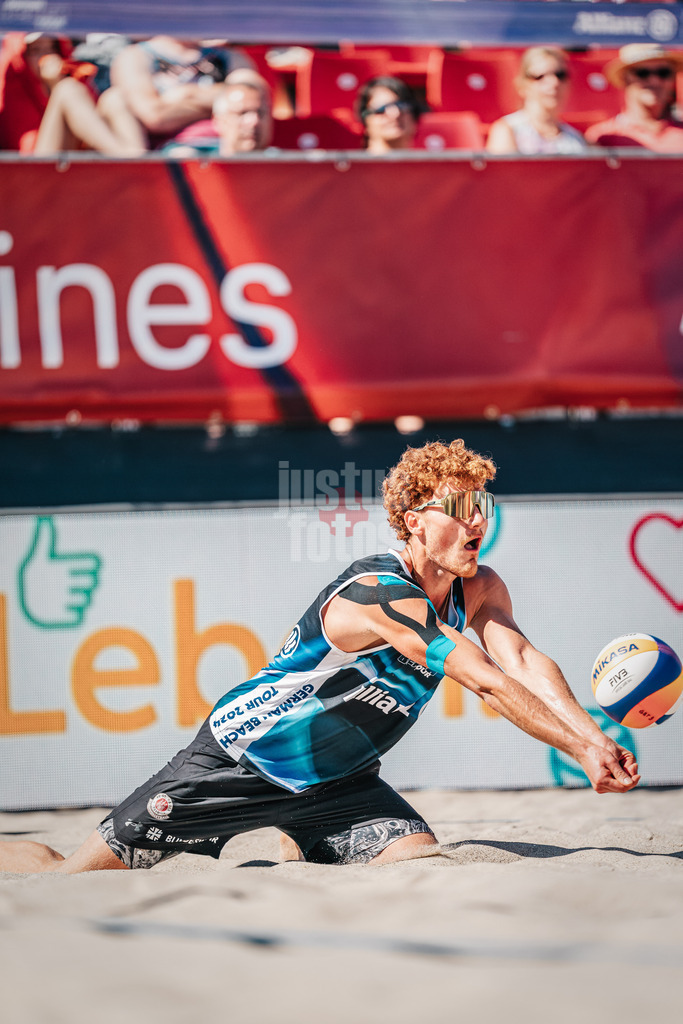 Beachvolleyball | Männer | Allianz German Beach Tour 2024 | Tourstop Kühlungsborn | 11.08.2024 | Max Just nimmt den Ball an