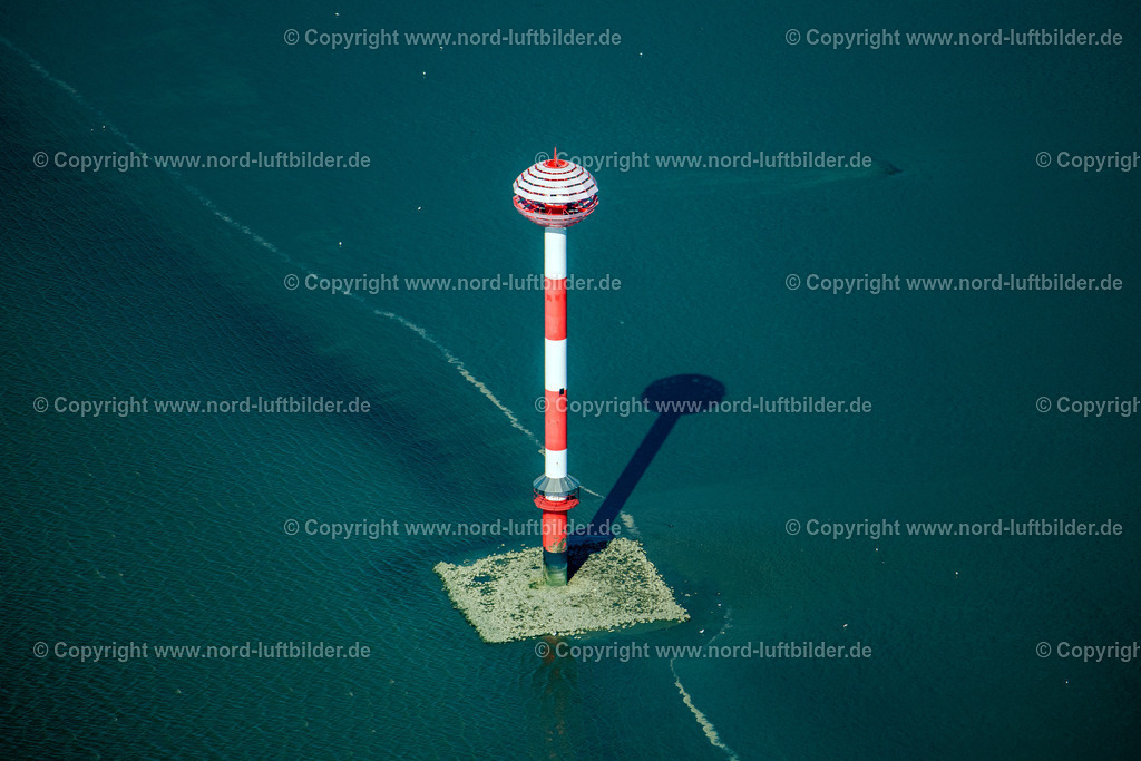 Aussenweser_Seezeichen_Hofe_Oberfeuer_ELS_1639140918 | WREMEN 14.09.2018 Unterfeuer- Leuchtfeuer und Richtfeuer Solthörn mit Signalscheinwerfer an der Wesermündung als Seefahrtszeichen im Küstenbereich der Nordsee in Wremen im Bundesland Niedersachsen, Deutschland. // Front light beacon and leading light Solthoern at the mouth of the Weser as a navigation sign in the coastal area of the North Sea in Wremen in the state Lower Saxony, Germany. Foto: Martin Elsen