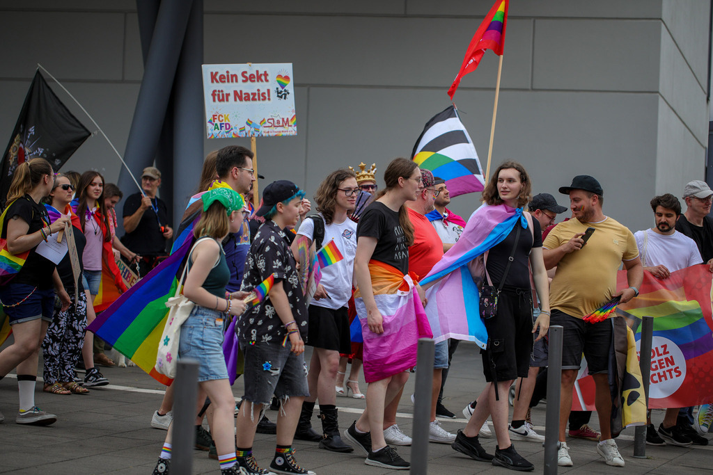 CSD_Moers_190725_159 | Bildergalerie von Sport-Ereignissen aber auch von weiteren spannenden Dingen - nicht nur vom Niederrhein. In Anlehnung an den bekannten Spruch von Hanns Dieter Hüsch heißt das Motto: "Niederrhein ist überall".  - Realisiert mit Pictrs.com