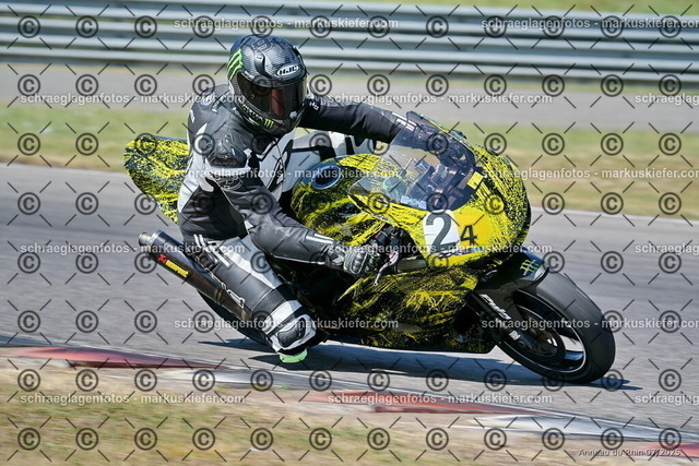 25bt04-0327 | markuskiefer.com - Realisiert mit Pictrs.com