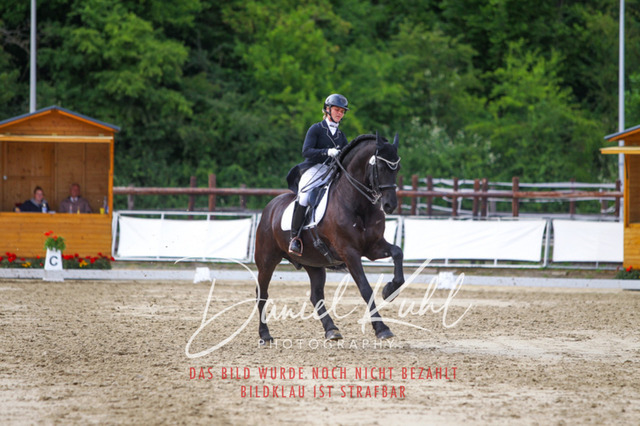 DKP48106 | Turnierfotos kaufen im Webshop von Daniel Kuhl Photography – entdecke professionelle Reitsportfotos aus Turnieren & Events. Hochwertige Turnierbilder online bestellen & sichern. Jetzt Fotos von Reitsportturnieren kaufen!
