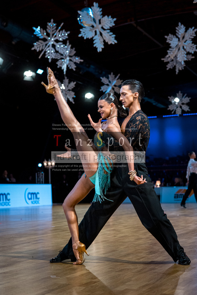 20251213_Baltic-GP_2290-2 | Tanzsportbilder, Standardtanz, Lateintanz, WDSF, DTV, LTVB, dancecomp, goc, hessen tanzt, blaues band der spree, walzer, tango, wiener walzer, slowfox, quickstepp, samba, rumba, cha-cha-cha, paso doble. jive, hd-kroft photography, turniertanzsport