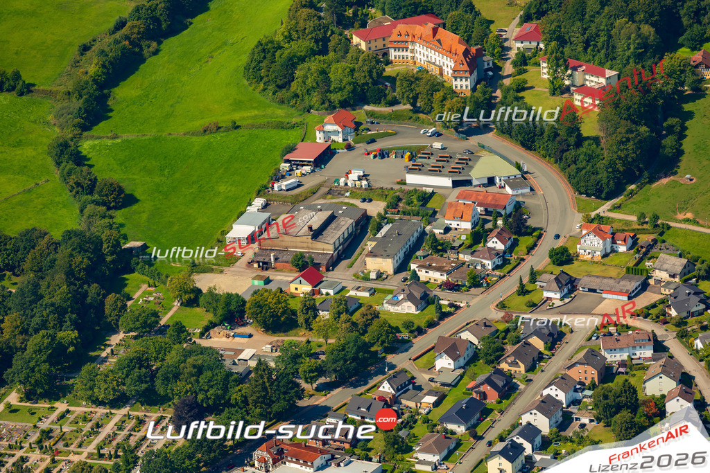 Stadt Bad Driburg von Oben- Die Luftaufnahme wurde 2025 vom UL-Flugzeug heraus erstellt ( keine Drohnenaufnahme ) - Hochauflösende Luftaufnahme - für Wandbilder und großformatige Ausdrucke geeignet. Das besondere Geschenk!Hier alle&nbsp;Infos zur Lizenzierung der LuftaufnahmeWir fliegen auch dieses Jahr wieder in Ihre Region um Luftbilder zu erstellen.- Luftbild anfragen
