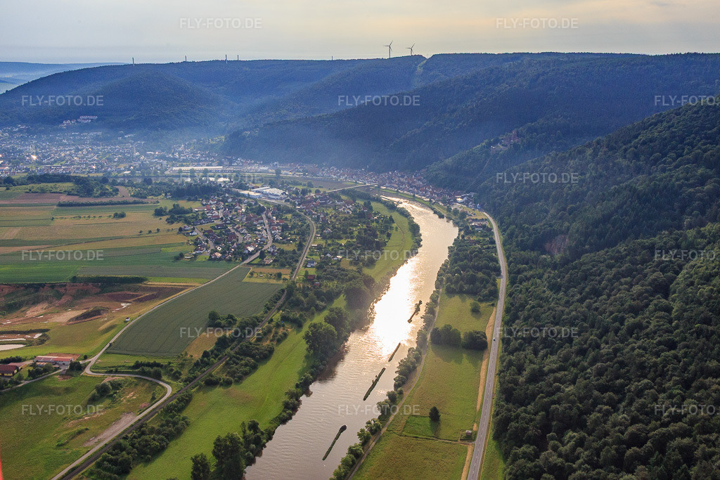 Luftbild: Dorfansicht am Main aus Westen im Ortsteil Kirschfurt in Collenberg im Bundesland Bayern in Deutschland. – Foto: IMG_089635.jpg vom 11.06.2016 durch Werner Riehm/FLY-FOTO.de – Auflösung des Originals: 5472 x 3648 px