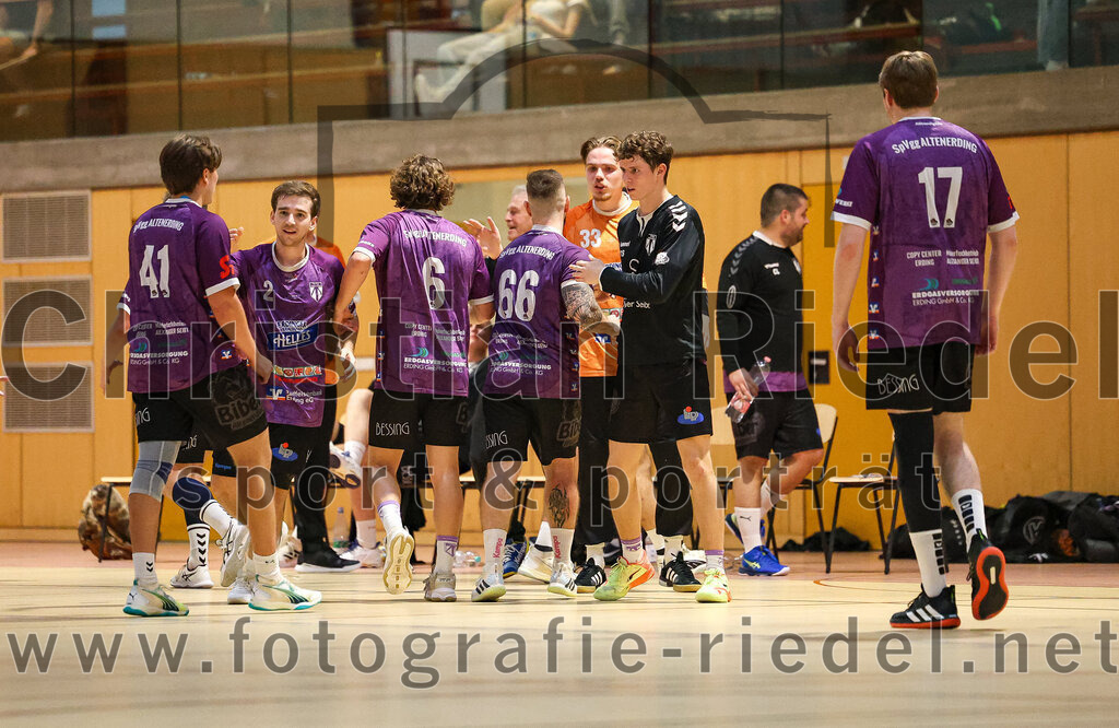 2024-09-21_098_SpVgg_Altenerding_gegen_TSV_1861_Mainburg | Erding, Deutschland, 21.09.2024:Handball, Bezirksoberliga Männer 2024 / 2025, 1. Spieltag, SpVgg Altenerding gegen TSV 1861 Mainburg, Endergebnis: 36:20Kilian Jödecke (SpVgg Altenerding, #41), Jabob Köhler (SpVgg Altenerding, #6), Sebastian Förster (SpVgg Altenerding, #66), Tim Steininger (SpVgg Altenerding, #10)Foto: Christian Riedel / fotografie-riedel.net