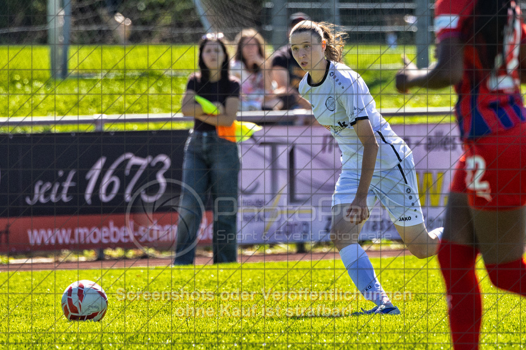 20260906_121042_0146-Bearbeitet_(c)_by_PhotoPeet | #,1.FC Donzdorf (weiß) vs. 1.FC Heidenheim 1846 (rot), Fußball, Frauen-Verbandspokal Gruppe 2, 2. Runde, Saison 2026/2027, Rasenplatz Lautertal Stadion, Süßener Straße 16, 73072 Donzdorf, 06.09.2026 - 11:00 Uhr,Foto: PhotoPeet / Sport- &amp; Eventfotografie / Peter Harich