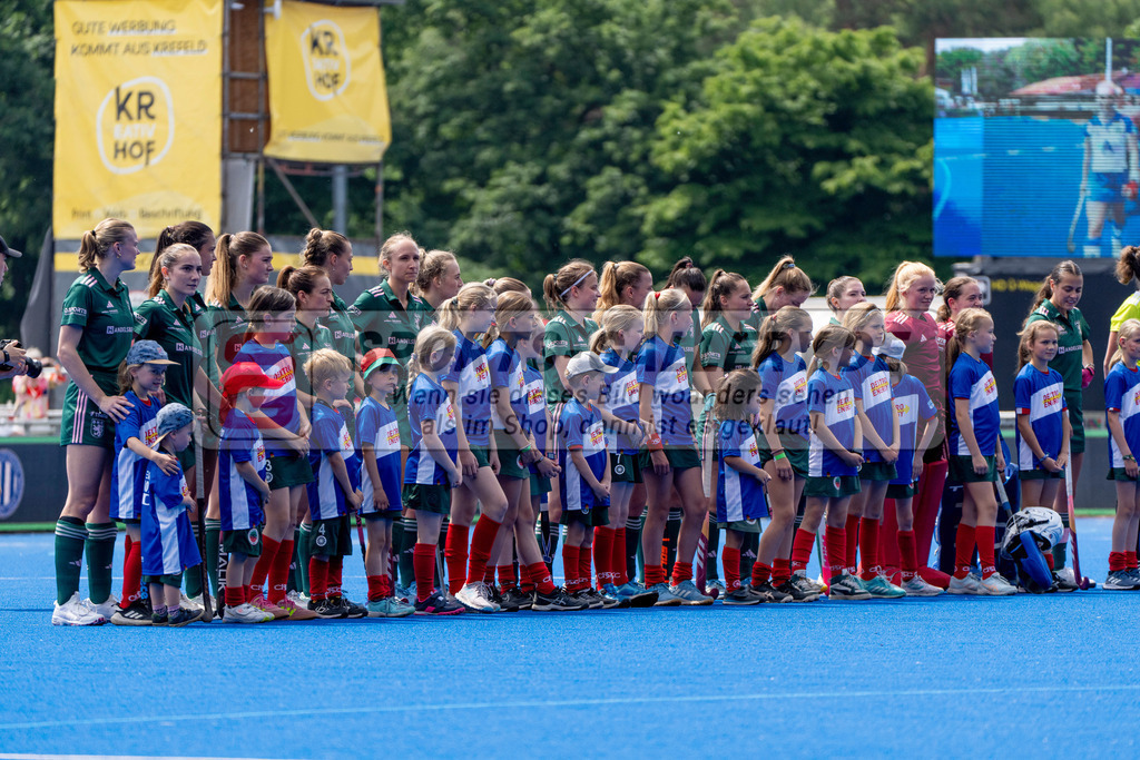 Final4_20250531-1303-HK107628 | Krefeld, Deutschland, 31.05.2025:  Feldhockey Final4 2025 – „Deutsche Feldhockey-Meisterschaften 2025“ im Gerd-Wellen-Hockeyanlage am 31.05.2025 in Krefeld, Deutschland. (Foto von Kramhöller/Fehrmann/Kaste)Krefeld, Germany, 31.05.2025: Feldhockey Final4 2025 – „Deutsche Feldhockey-Meisterschaften 2025“ in Gerd-Wellen-Hockeyanlage at 31.05.2025 in Krefeld, Deutschland. (Foto from Kramhöller/Fehrmann/Kaste)