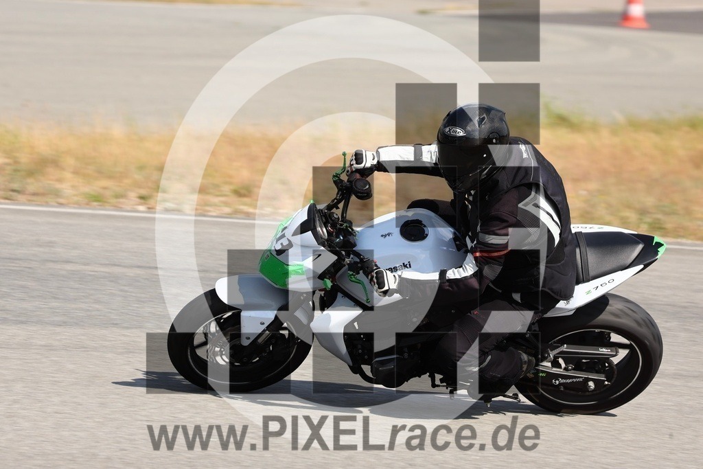 0113-20240520_13581 | Schöne Erinnerungen an spannende Momente - das festzuhalten ist unser Job. PIXELrace.de ist seit 2003 auf den Rennstrecken Europas unterwegs um die Action draußen beim Fahren und die wunderbare Stimmung imm Fahrerlager für euch einzufangen.