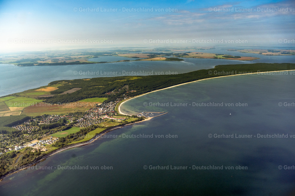 4061457 | GLOWE 08.09.2021 Ortsansicht an der Meeres-Küste der Ostsee bei Rügen in Glowe im Bundesland Mecklenburg-Vorpommern. Weiterführende Informationen bei: Gemeinde Glowe. // Townscape on the seacoast of the baltic sea at Ruegen in Glowe in the state Mecklenburg - Western Pomerania. Further information at: Gemeinde Glowe. Foto: Gerhard Launer