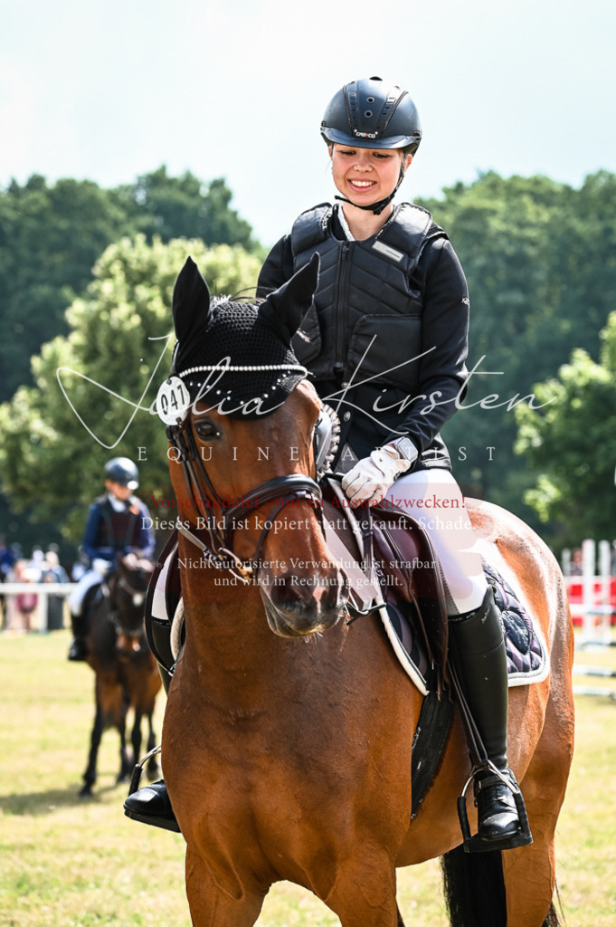DSC_8605 | Pferde- und Turnierfotografie in Westsachsen. Pferdeportraits, Auftragszeichnungen und intuitive Kunst.