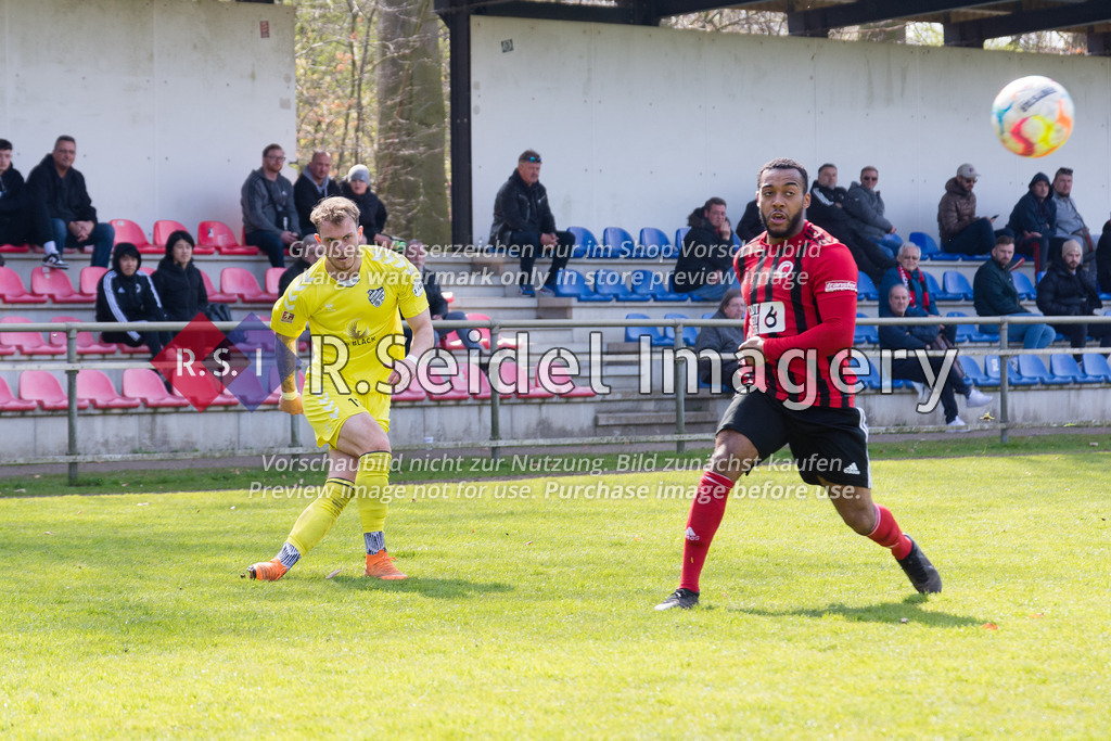 Fußball, Saison 2022/23, LOTTO-Pokal, WTSV Concordia - FC Teutonia 05, Sportpark Hinschenfelde (Hamburg), 10.04.2023, Halbfinale | Ole Wohlers (#17, Teutonia), Lawrence Schön (#4, Concordia)