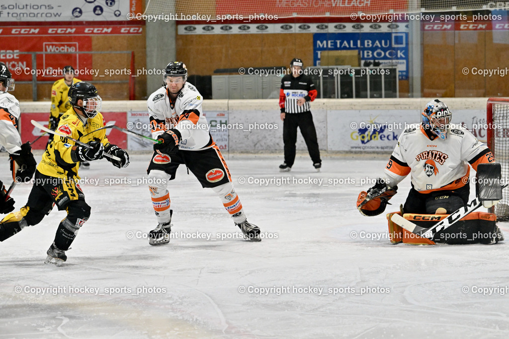 EC Hornets Spittal vs. USC Piraten Velden 18.2.2024 | #98 Thalhammer Dominic EC Hornets Spittal, #44 Siutz Philip USC Velden, #29 Stroi Thomas USC Velden, EC Hornets Spittal vs. USC Piraten Velden 18.2.2024, EC Hornets Spittal vs. USC Piraten Velden 18.2.2024 am 18.02.2024 in Spittal an der Drau (Eissportzentrum Spittal), Austria, (Photo by Bernd Stefan)