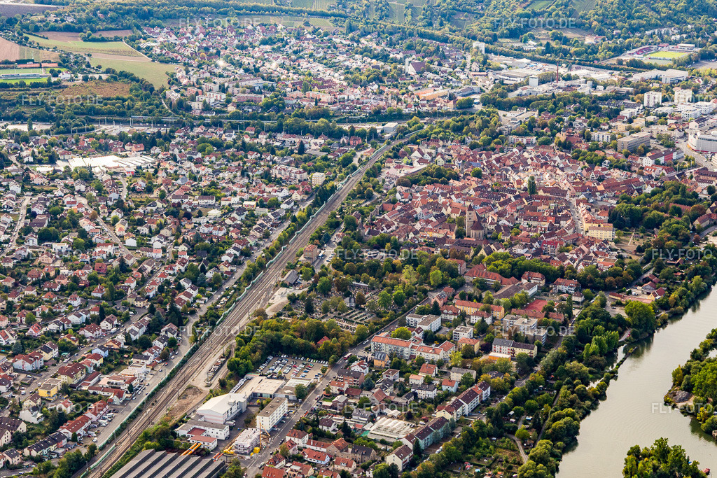 Ortsansicht | Luftbild: Ortsansicht im Ortsteil Heidingsfeld in Würzburg im Bundesland Bayern in Deutschland. Foto: IMG_111347.jpg vom 09.09.2018 durch Werner Riehm/FLY-FOTO.de - Realisiert mit Pictrs.com