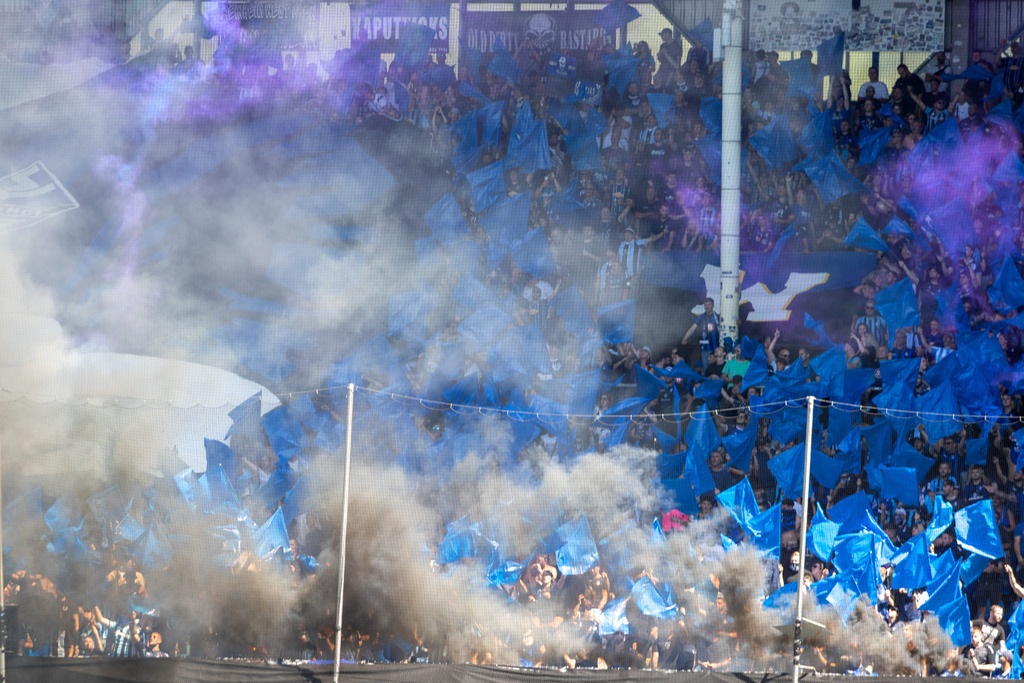 Fußball 3. Liga, Saison 2024/25, 2. Spieltag: Waldhof Mannheim gegen Viktoria Köln. Bild: Choreographie, Pyrotechnik und viel Zuversicht bei den Waldhoffans vor dem ersten Heimspiel der neuen Saison | Fußball 3. Liga, Saison 2024/25, 2. Spieltag: Waldhof Mannheim gegen Viktoria Köln. Bild: Choreographie, Pyrotechnik und viel Zuversicht bei den Waldhoffans vor dem ersten Heimspiel der neuen Saison - Realisiert mit Pictrs.com
