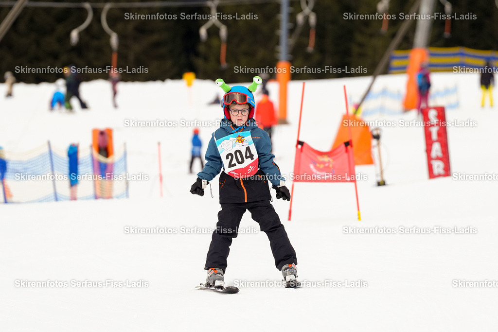 SRF_02.01.2026_0260 | Skirennfotos,Serfaus,Fiss,Ladis,Kinderskirennen,Winter,Tirol,Oberland,skirace,SFL,feelfree,weil wir's genießen,ski,Ski,skifahren,Sonnenplateau, - Realisiert mit Pictrs.com