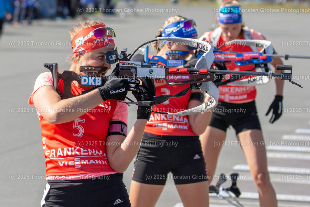 Deutsche Meisterschaften Biathlon 2018 | Deutsche Meisterschaften Biathlon 2018, Massenstart Frauen am 15.09.2018 in der DKB SKI ARENA in Oberhof, (Deutschland)

Bild: Franziska Preuss vom SC Haag / Zoll (3),
Luise Kummer vom SV Frankenhain / BwO (5) - Realisiert mit Pictrs.com