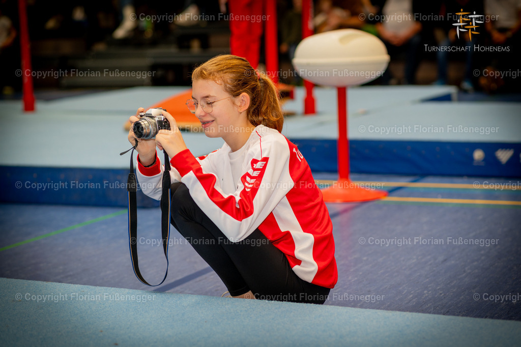 Promo-240 | "Fussifoto.com – Ihr Ansprechpartner für hochwertige Fotografie! Entdecken Sie kreative Bilder und professionelle Dienstleistungen. Kontaktieren Sie uns für Ihre Projekte!"