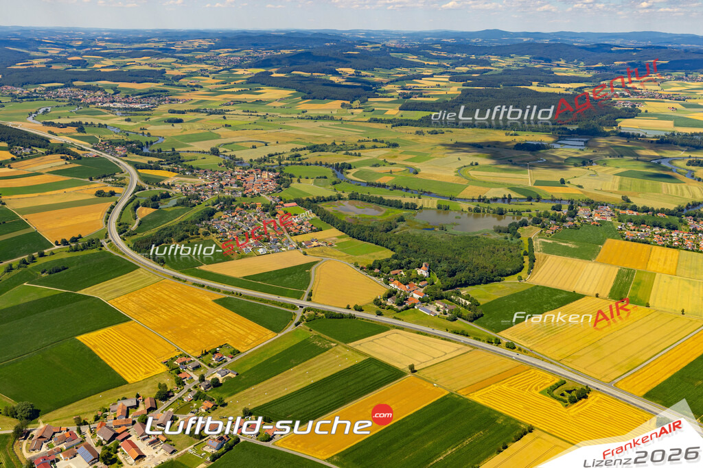 Die Luftaufnahme Untertraubenbach - Cham wurde 2022 vom Flugzeug aus (keine Drohne) erstellt. Hohe Auflösung -für große Poster und Wandbilder geeignet - Garantiert!
