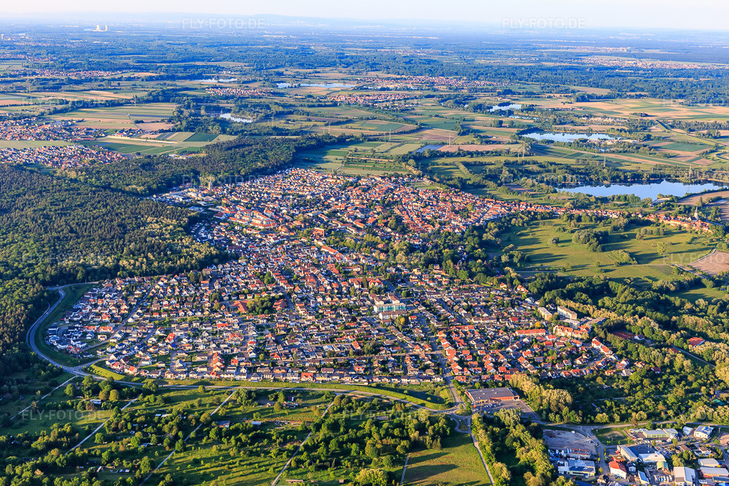 Luftbild: Ortsübersciht aus Südwesten in Jockgrim im Bundesland Rheinland-Pfalz in Deutschland. Foto: IMG_114132.jpg vom 23.05.2019 durch Werner Riehm/FLY-FOTO.de
