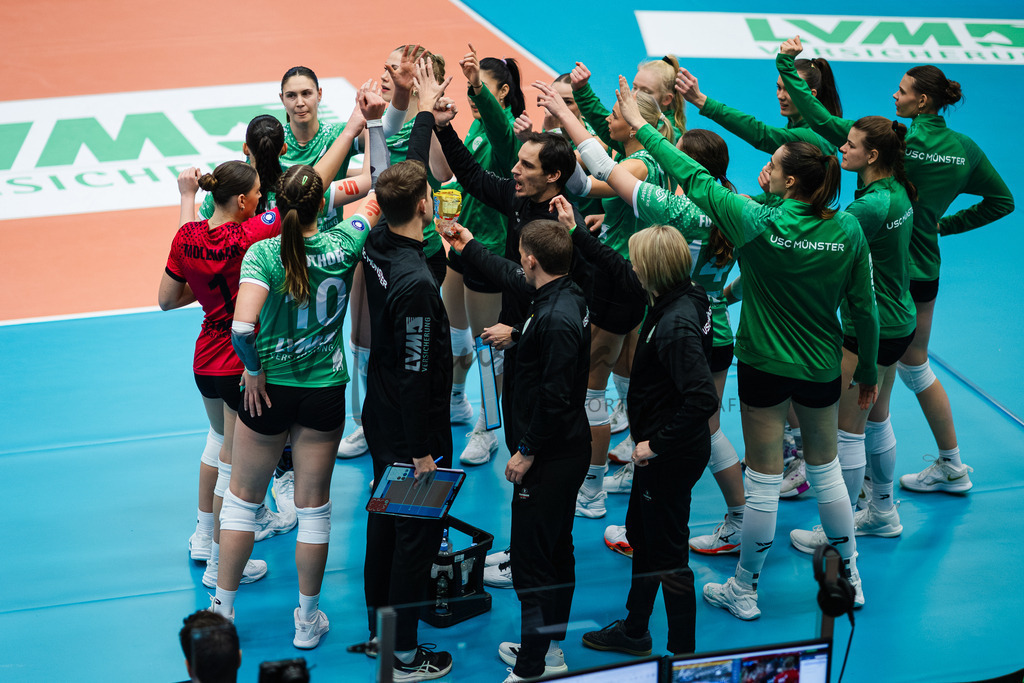 Volleyball, 1. Bundesliga Frauen, Hauptrunde, 8. Spieltag, Saison 2025/2026: USC Münster - Dresdner SC | 1. Bundesliga Frauen, Hauptrunde, 8. Spieltag, Saison 2025/2026, USC Münster empfängt Dresdner SC in der Sporthalle Berg Fidel in Münster. Foto: sportfotografie.ms | Markus Paletta - Realisiert mit Pictrs.com