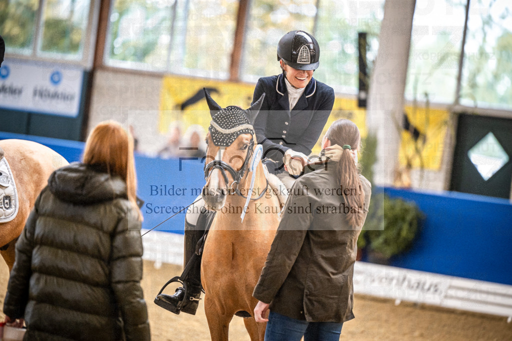 DOS_0023 | Entdecke hochwertige Reitturnierfotos von Foto Oger. Professionell, emotional und authentisch – jetzt Lieblingsmomente im Shop bestellen.Deutschlandweite Turnierfotografie. - Realisiert mit Pictrs.com
