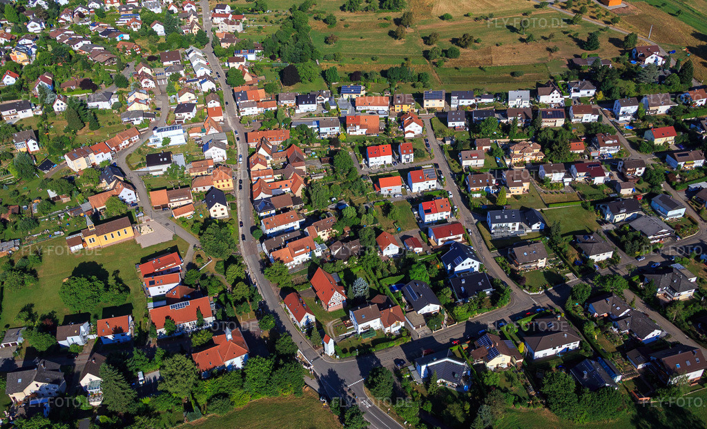 Luftbild: Am Hägle im Ortsteil Schluttenbach in Ettlingen im Bundesland Baden-Württemberg in Deutschland. Foto: IMG_084025.jpg vom 26.07.2015 durch Werner Riehm/FLY-FOTO.de