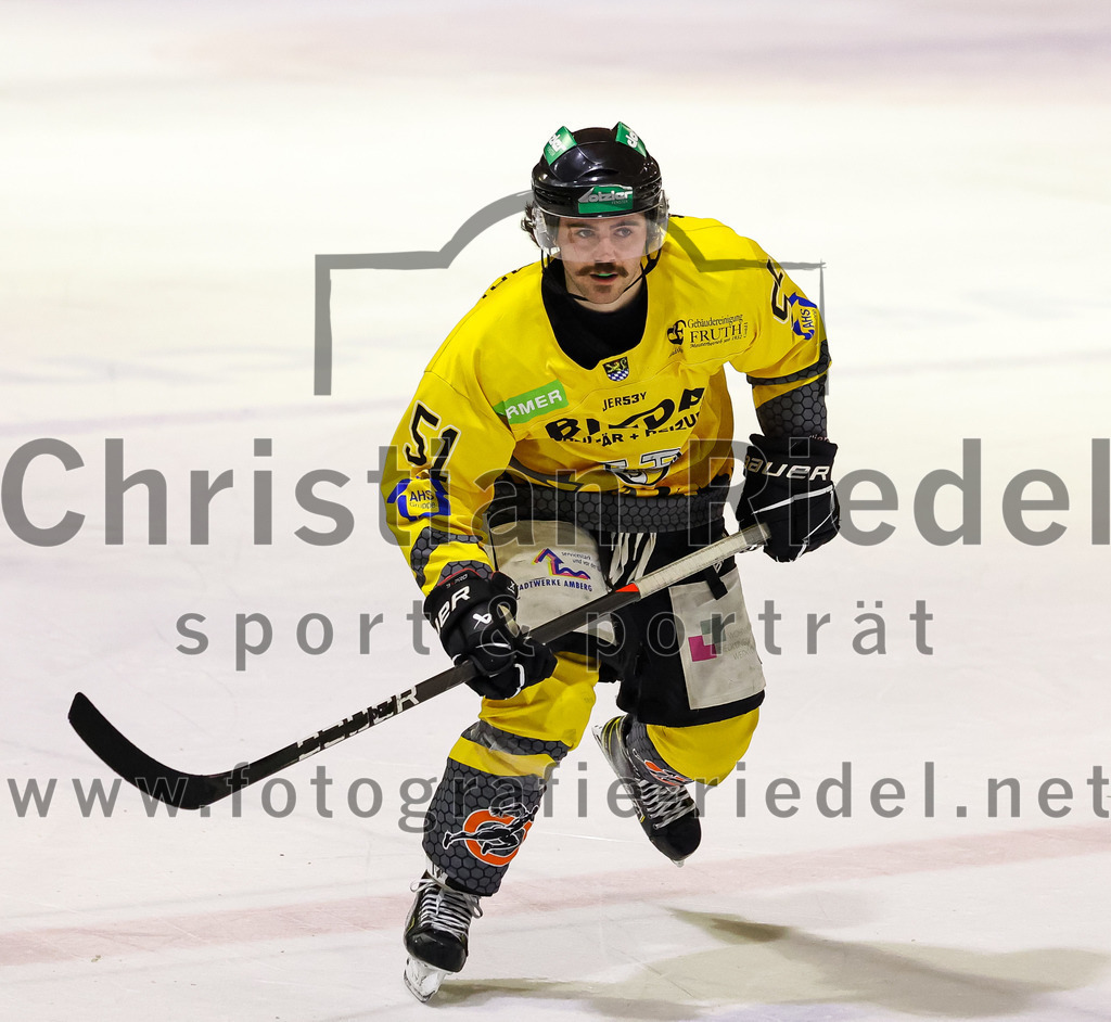 2022-11-20_137_TSV_Erding_gegen_ERSC_Amberg | Erding, Deutschland, 20.11.2022:
Eishockey, Bayernliga 2022 / 2023, 15. Spieltag, TSV Erding gegen ERSC Amberg, Endergebnis: 5:1

Tanner Campbell (ERSC Amberg, #51)

Foto: Christian Riedel / fotografie-riedel.net