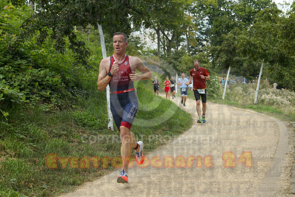 250824_1349_EX1_3802 | Sportfotografie im Rhein-Sieg Kreis, Köln, Bonn, NRW, Rheinland Pfalz, Hessen, etc. Unser Tätigkeitsfeld umfasst den Laufsport vom Volkslauf über den Marathon, Duathlon, Triathon bis zum Ultralauf wie Kölnpfad Ultra oder Schindertrail.