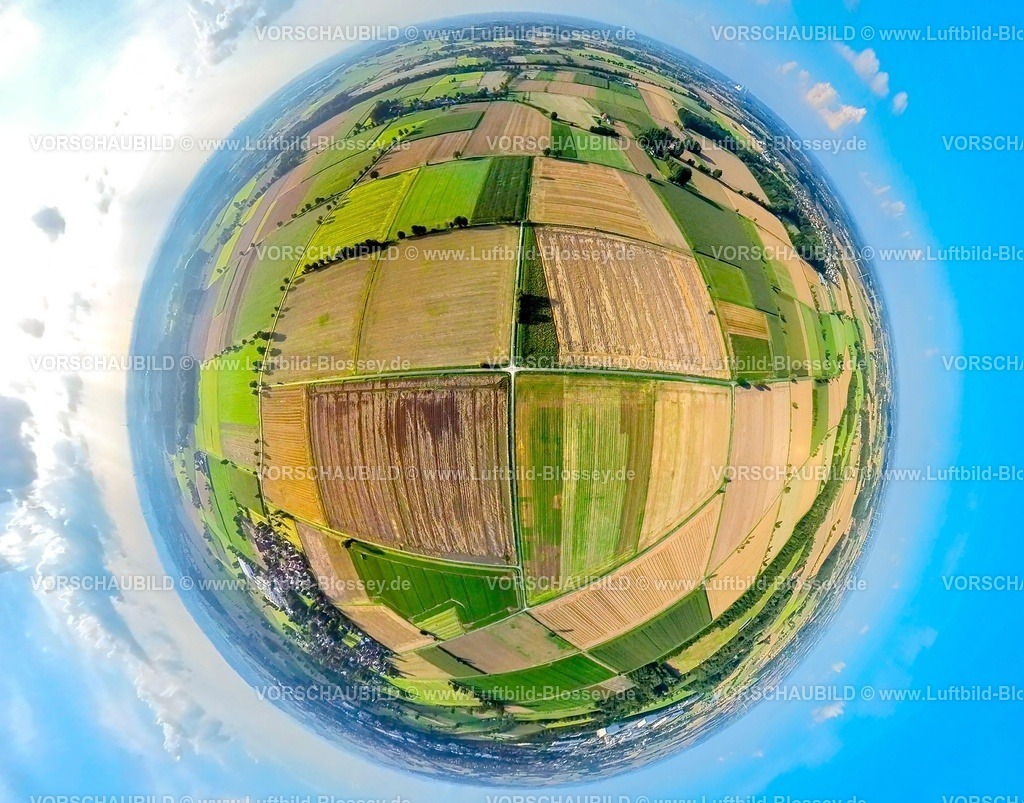 Werl230891063 Soennern Felder-topaz | Luftbild, Wiesen und Felder Landschaft bei Sönnern, Formen und Farben, Ernte, Mähdrescher, Feldermosaik, Erdkugel, Fisheye Aufnahme, Fischaugen Aufnahme, 360 Grad Aufnahme, tiny world, Sönnern, Werl, Ruhrgebiet, Nordrhein-Westfalen, Deutschland