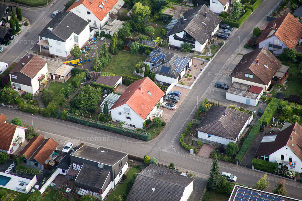 Luftbild: Billigheim-Ingenheim, Maxburgstr im Ortsteil Billigheim in Billigheim-Ingenheim im Bundesland Rheinland-Pfalz in Deutschland. Foto: IMG_092729.jpg vom 13.08.2016 durch Werner Riehm/FLY-FOTO.de