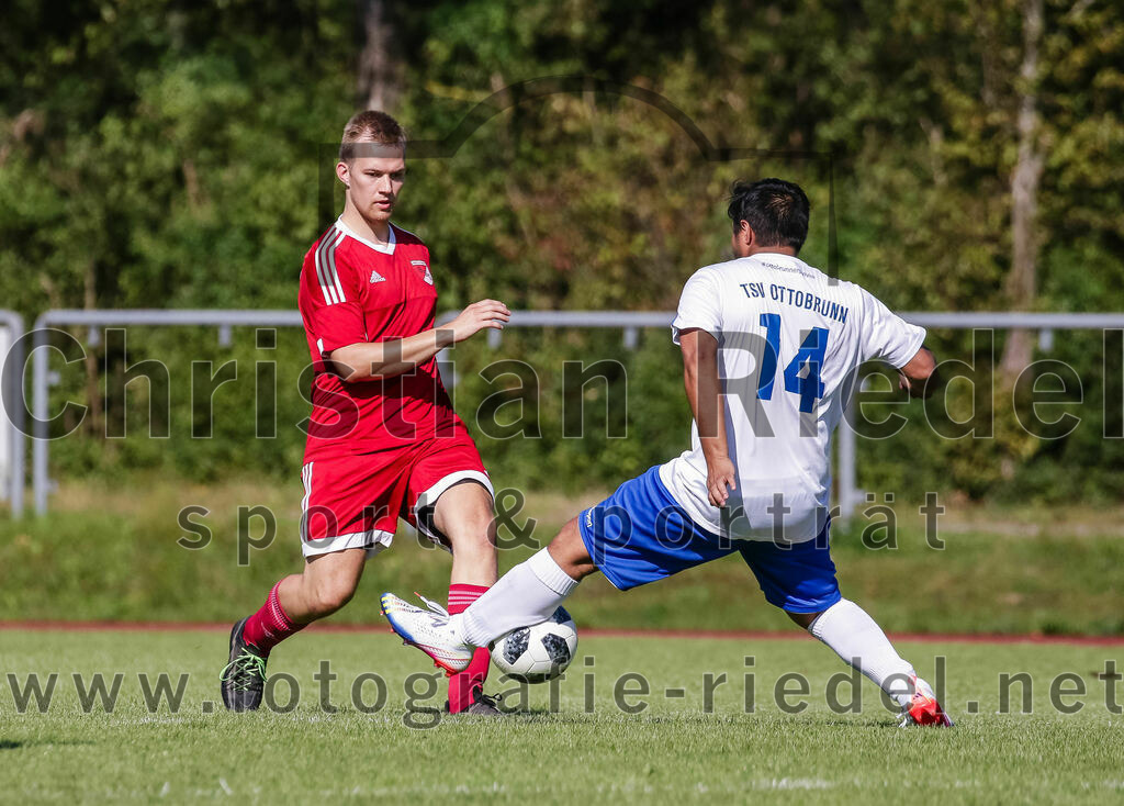 2023-08-19_034_SG_Markt_Schwaben_II_gegen_TSV_Ottobrunn_III | Markt Schwaben, Deutschland, 19.08.2023:
Fußball, C-Klasse 2023 / 2024, 1. Spieltag, (SG) Markt Schwaben II gegen TSV Ottobrunn III, Endergebnis: 0:4

Sebastian Hilger (SG Markt Schwaben, #15), Manop Kwanchuay (TSV Ottobrunn, #14)

Foto: Christian Riedel / fotografie-riedel.net