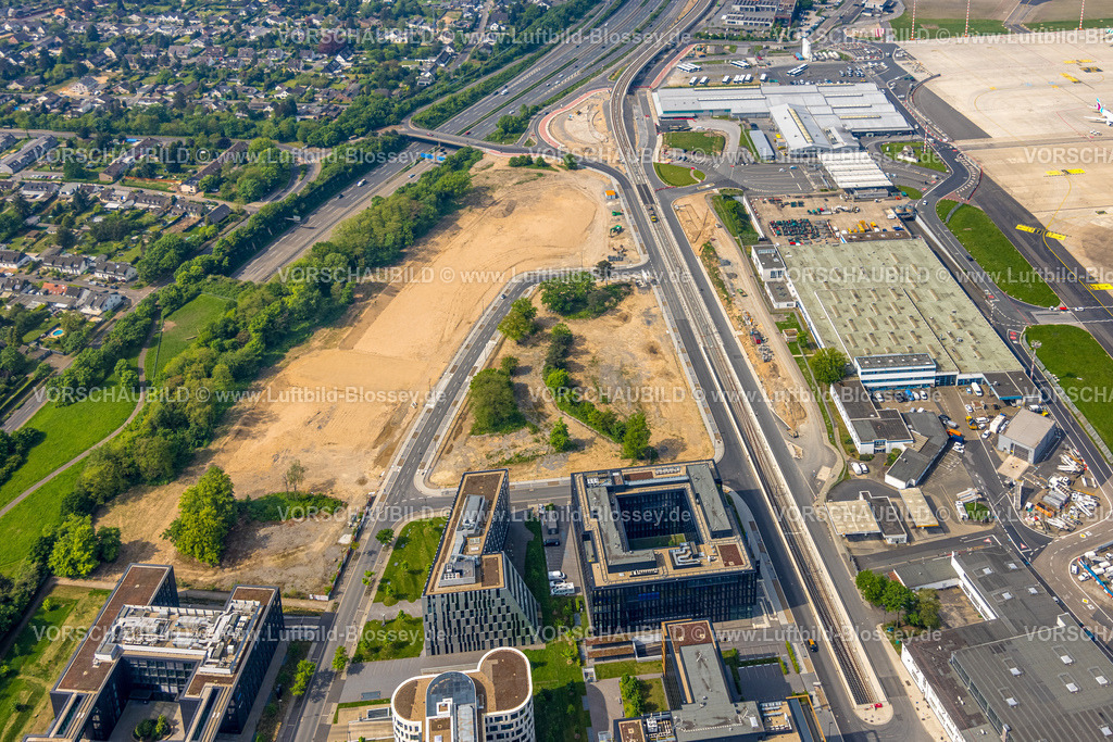 Duesseldorf240500801 | Luftbild, Internationaler Flughafen Düsseldorf, DUS Airport, Neubau der U-Bahnlinie U81, oberirdische Brücke führt über die Bundesstraße B8 Danziger Straße/A44 in Richtung Flughafen, Unterrath, Düsseldorf, Rheinland, Nordrhein-Westfalen, Deutschland