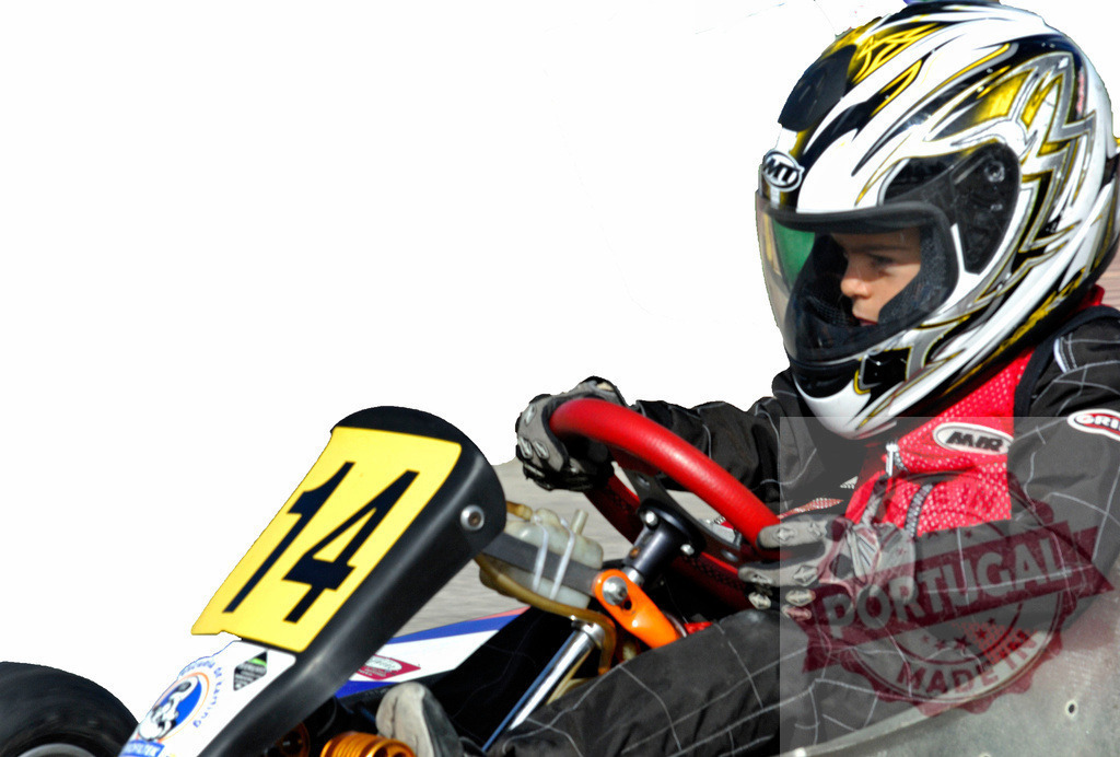 Young kart racer driving go-kart on racing track | Young pilot driving go-kart on a racing track wearing helmet and protective gear - Realisiert mit Pictrs.com