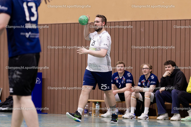 Handball I Herren I Saison 2025-2026 I SHSE Manfred-Frank-Pokal I Viertelfinale I HSG Kalkberg 06 II - HSG Kalkberg 06 132 | Lukas Krosta (25, HSG Kalkberg 06 II) - Realisiert mit Pictrs.com