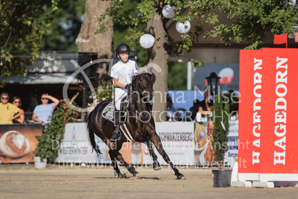 220825_Delbrueck_PonyTrophy-165 | Deine schönsten Turniermomente als professionelle Fotos! Entdecke hochwertige Pferdesport-Fotografie im Online-Shop. Jetzt Fotos finden & bestellen!