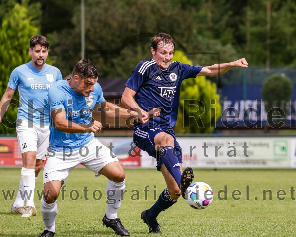 2023-08-26_106_FC_Langengeisling_gegen_TuS_Raubling | Erding, Deutschland, 26.08.2023:
Fußball, Bezirksliga Oberbayern Ost 2023 / 2024, 6. Spieltag, FC Langengeisling gegen TuS Raubling, Endergebnis: 2:0

Andreas Buchberger (FC Langengeisling, #5), Lukas Schöffel (TuS Raubling, #14)

Foto: Christian Riedel / fotografie-riedel.net