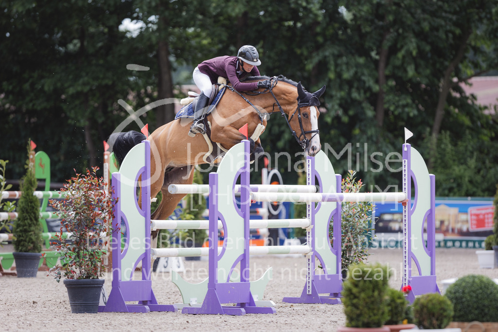 220614_Mühlen_SprPfM-634 | Late Entry Mühlen
Springprüfung Kl.M* 6-8j. Pferde gl. Einlaufprüfung für 6j. Pferde
14.06.2022