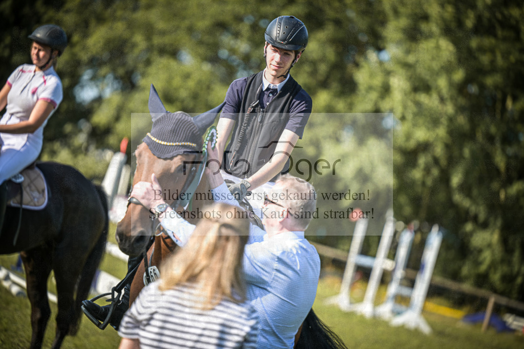 DOS_0062 | Entdecke hochwertige Reitturnierfotos von Foto Oger. Professionell, emotional und authentisch – jetzt Lieblingsmomente im Shop bestellen.Deutschlandweite Turnierfotografie. - Realisiert mit Pictrs.com