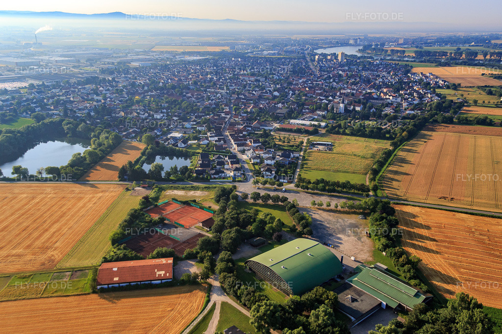 Luftbild: Sporthalle und Tennisclub 1991 Biebesheim e. V.., Grillhütte Biebesheim in Biebesheim am Rhein im Bundesland Hessen in Deutschland.Foto: IMG_091361.jpg vom 07.07.2016 durch Werner Riehm/FLY-FOTO.deTC 91 BiebesheimWWW.BIEBESHEIM.DE
