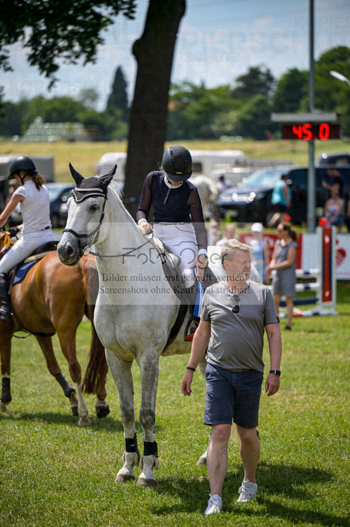 Reitturnier Voxtrup | Entdecke hochwertige Reitturnierfotos von Foto Oger. Professionell, emotional und authentisch – jetzt Lieblingsmomente im Shop bestellen.Deutschlandweite Turnierfotografie. - Realisiert mit Pictrs.com