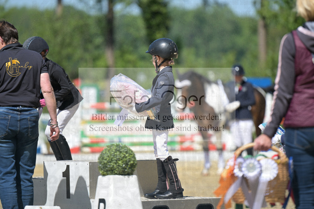 DOS_8995 | Entdecke hochwertige Reitturnierfotos von Foto Oger. Professionell, emotional und authentisch – jetzt Lieblingsmomente im Shop bestellen. - Realisiert mit Pictrs.com