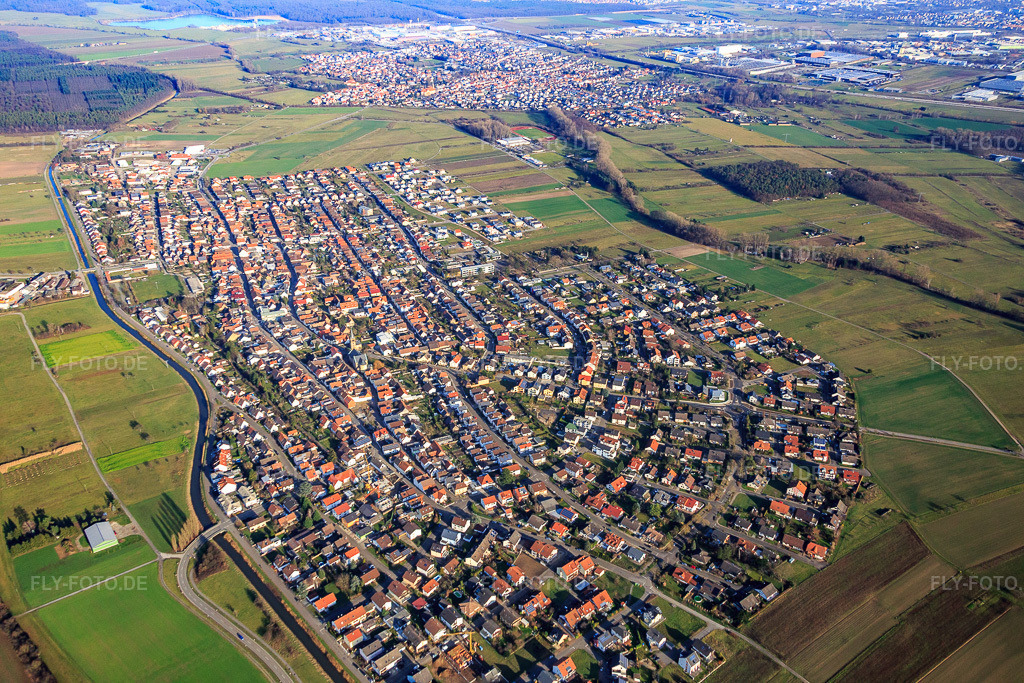 Luftbild: Stadtübersicht aus Süden im Ortsteil Neuthard in Karlsdorf-Neuthard im Bundesland Baden-Württemberg in Deutschland. Foto: IMG_085328.jpg vom 19.12.2015 durch Werner Riehm/FLY-FOTO.de