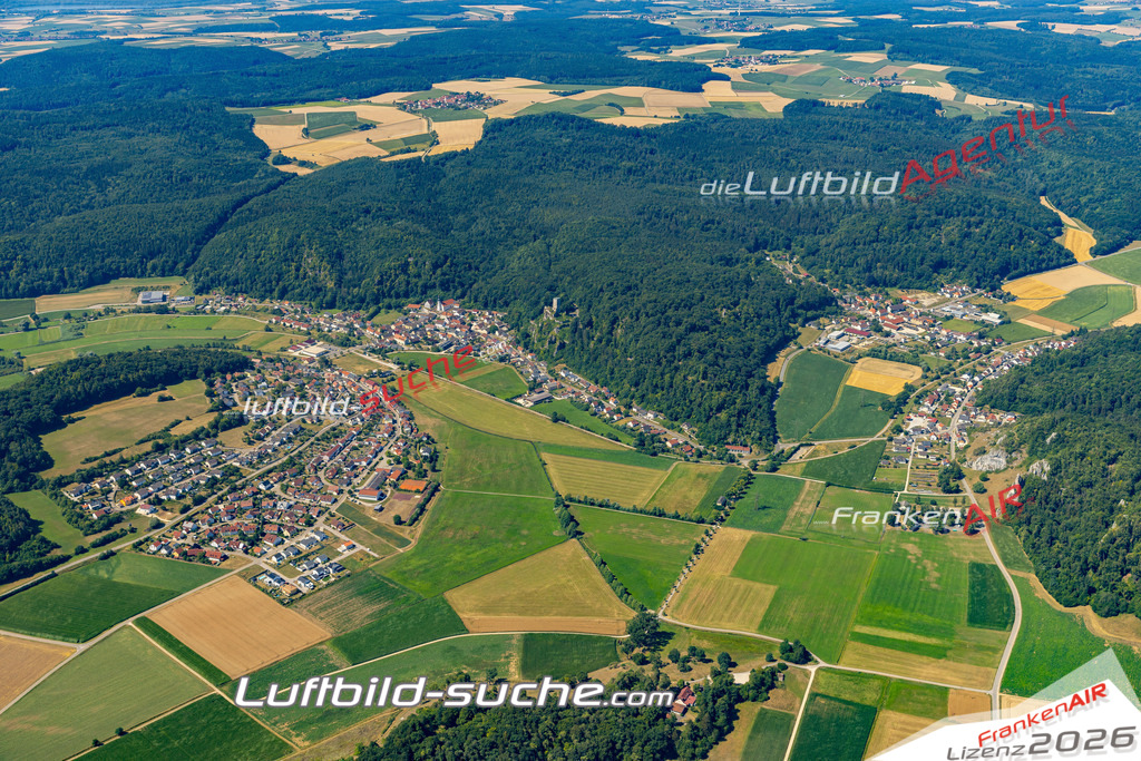 Aktuelles Luftbild von  Wellheim - Die Luftaufnahme wurde 2022 mittels UL-Flugzeug erstellt ( keine Drohne ) - hochauflösende Kamera-Systeme von  Canon -Beste Qualität - Für grossformatige Ausdrucke geeignet. Die Geschenkidee !