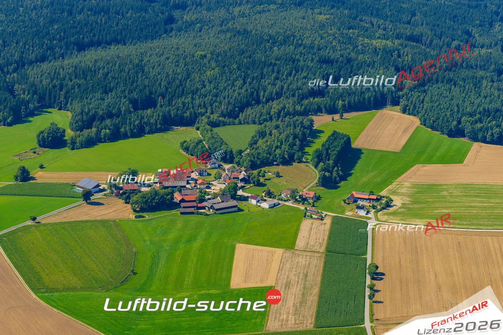 Klassische Luftaufnahme ohne Drohne zeigt:Zeßmannsrieth bei Vohenstrauß - Die Luftbildaufnahme wurde 2025 vom UL-Flugzeug heraus erstellt ( keine Drohne ) - Hochauflösende Luftaufnahme -Nicht vergleichbar mit Google Maps oder Satelittenbilder- Die Geschenkidee !Mit Lizenz und Bildrechte bestellbar
