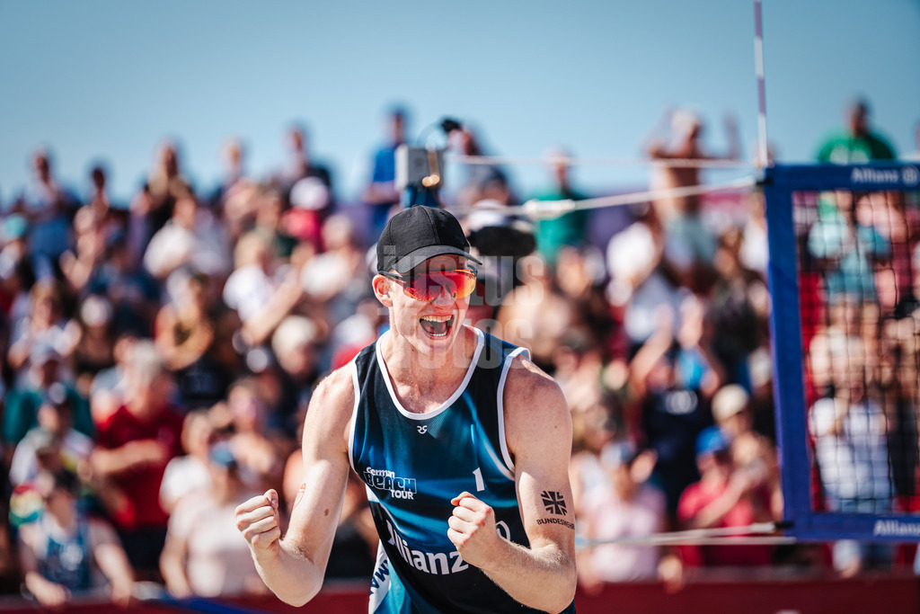 Beachvolleyball | Männer  | Allianz German Beach Tour 2024 | Tourstop Kühlungsborn | 10.08.2024 | Philipp Huster jubelt nach dem Sieg