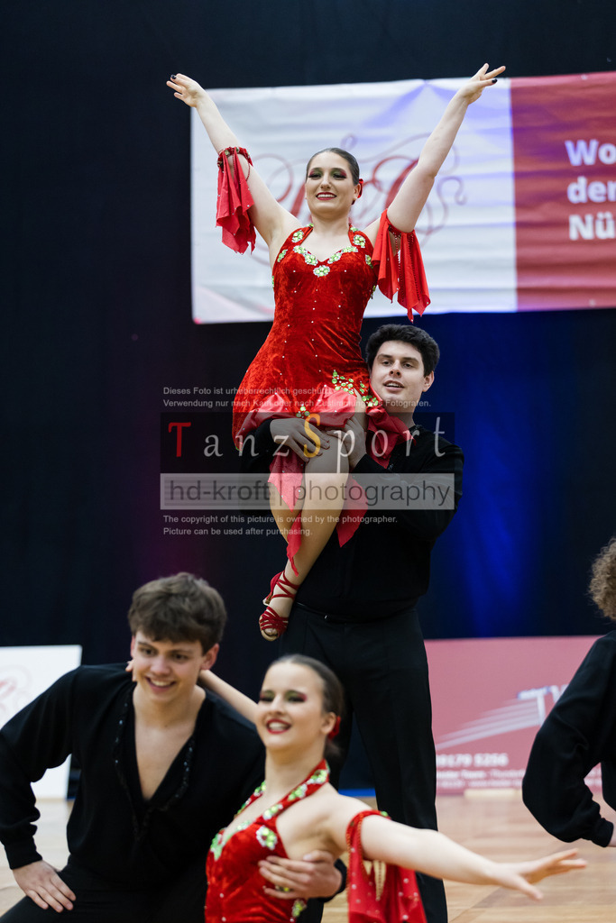 202603145_LL_Lat-Formationen_Nbg_4819 | Tanzsportbilder, Standardtanz, Lateintanz, WDSF, DTV, LTVB, dancecomp, goc, hessen tanzt, blaues band der spree, walzer, tango, wiener walzer, slowfox, quickstepp, samba, rumba, cha-cha-cha, paso doble. jive, hd-kroft photography, turniertanzsport