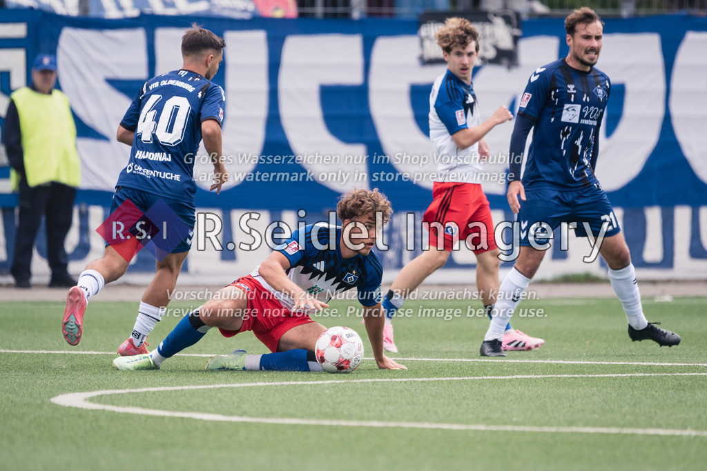 RS-1-134795 | Niklas Benedikt Tuppeck (#17, HSV) am Boden nach einem Zweikampf